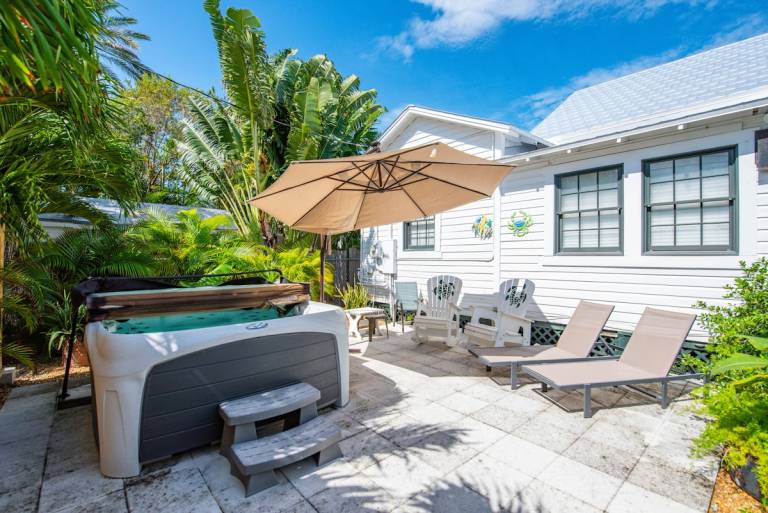 Fully equipped wonderful house with garden | Close to Southernmost Point | Close to the beach | Pets are welcome in Key West, FL