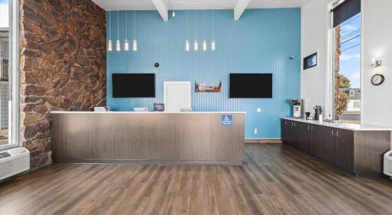 BEND INN & SUITES — photo 3