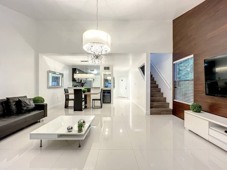 Rental apartment with pool & patio in Orlando, FL