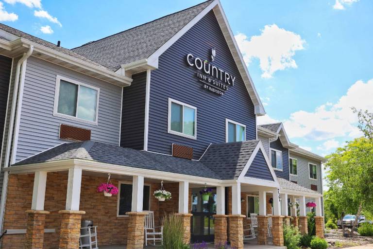 Country Inn & Suites by Radisson, Sparta, WI — photo 3