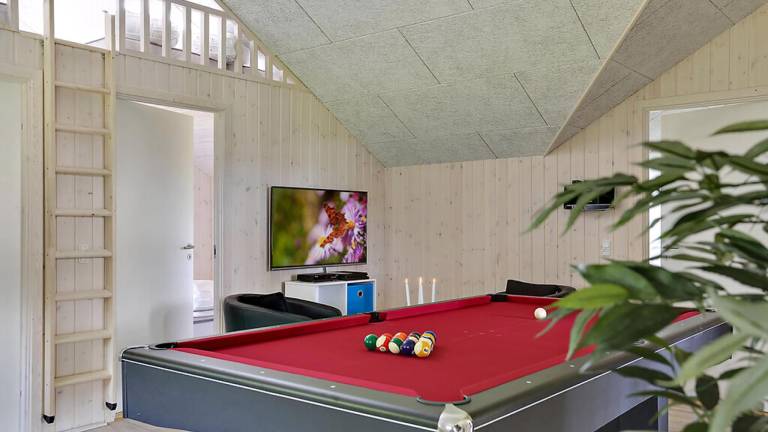 Vacation home with yard, sauna & private pool — photo 5