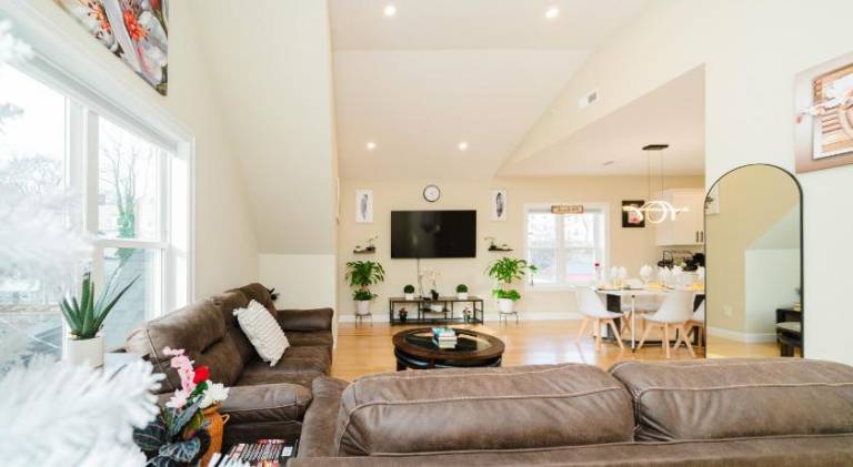 60-3 3BR Boston - Sleek Apartment near Franklin Park — photo 2