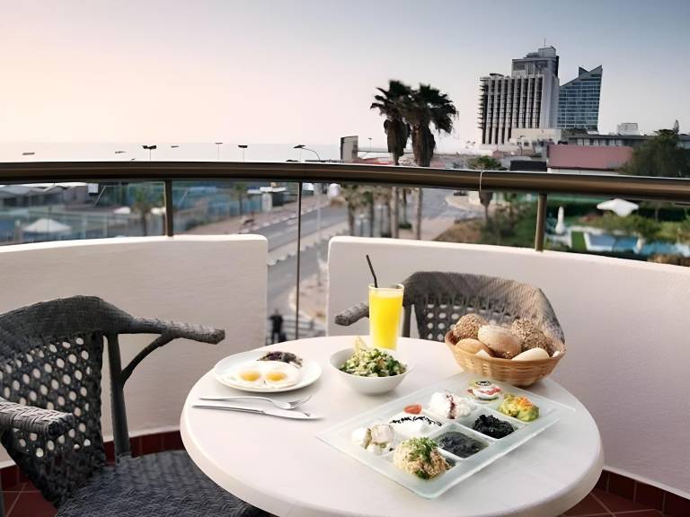Children-friendly serviced apartment with patio & pool | Beach nearby | Perfect for remote work | Dogs allowed — photo 3