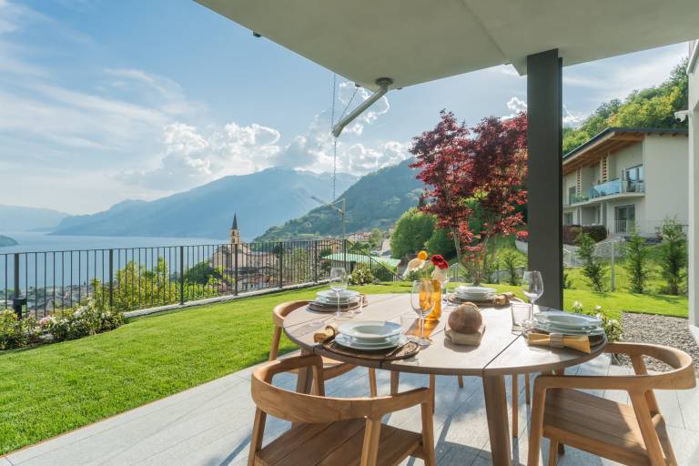 Family-oriented beautiful villa with yard, terrace & hot tub | Lake view | Dogs allowed — photo 3