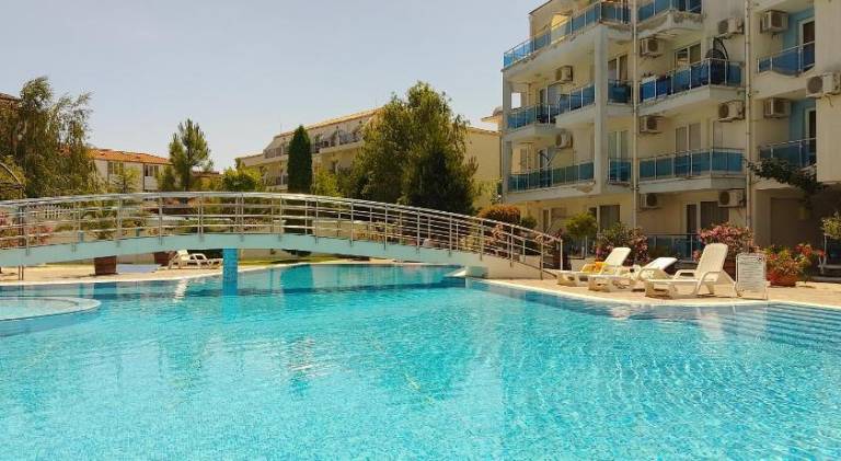 Apartment with pool in Sunny beach