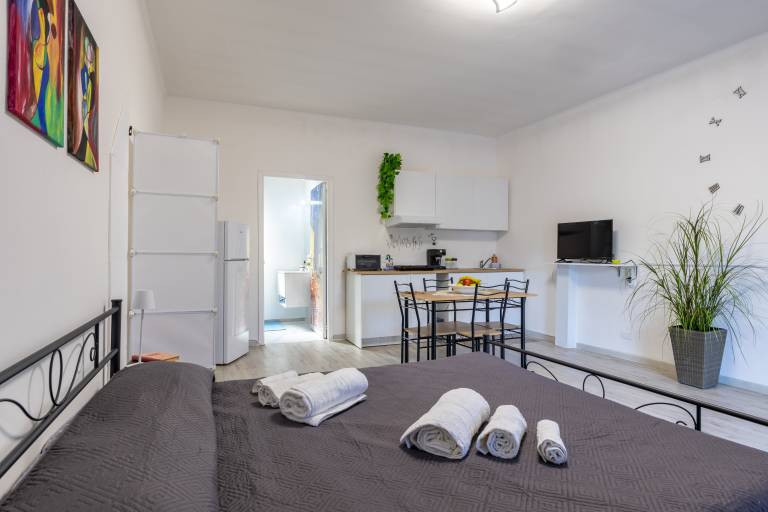 Apartment 'Monolocale In Villa Con Piscina' with Mountain View, Shared Pool and Wi-Fi — photo 3