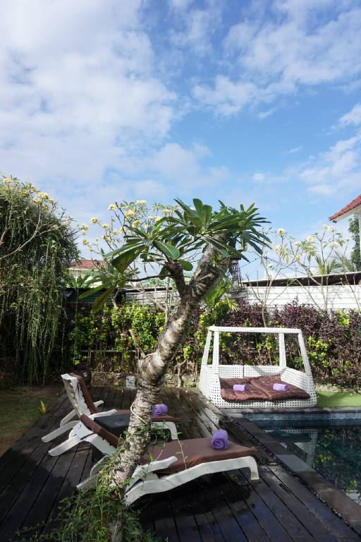 Pleasant vacation home with yard, patio & pool | Close to the beach | Perfect for remote work | Dogs allowed in Ceningan Island
