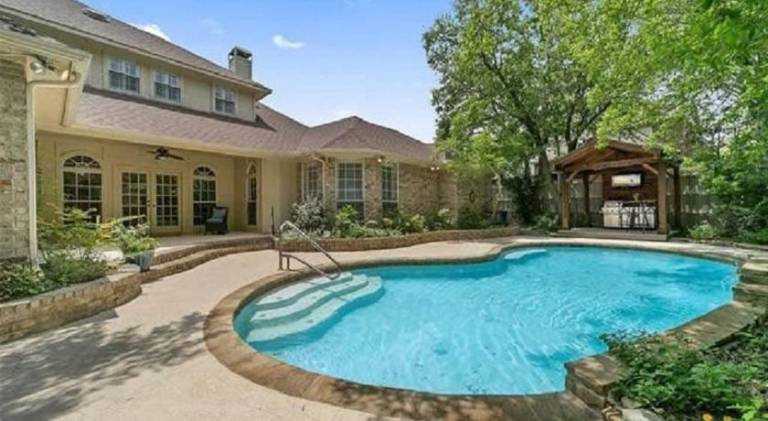 Vacation home with pool in Richardson, TX