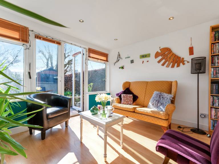 Family-oriented lovely cottage with yard | River view | Pets are welcome — photo 5