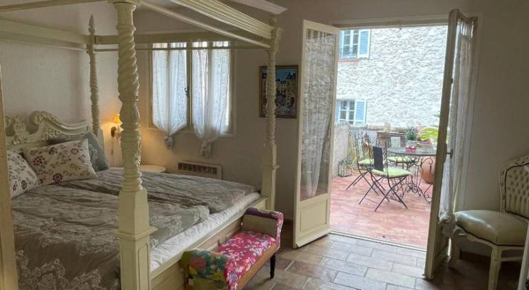 Vacation home with 2 rooms for 4 persons in Vence