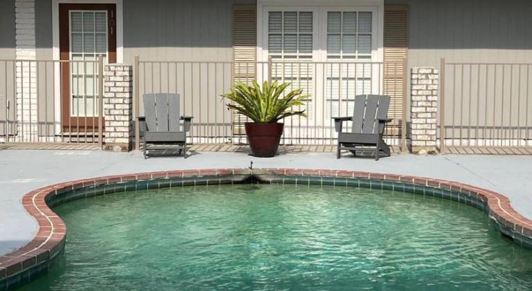 Apartment with pool | Perfect for remote work | Dogs allowed in Baton Rouge, LA