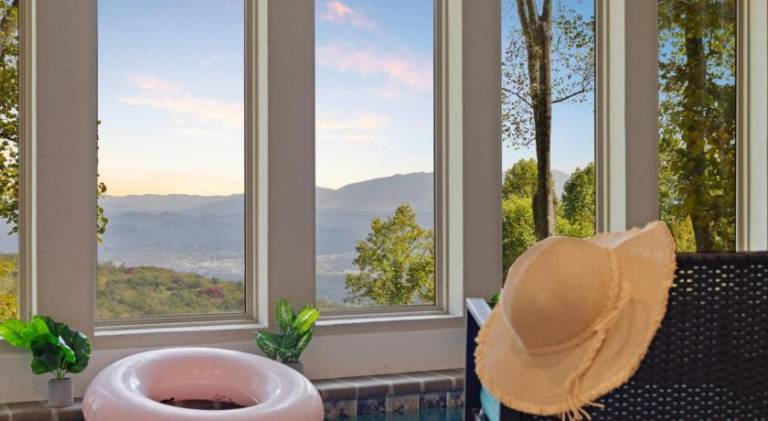 Lovely chalet with hot tub & pool | Dogs allowed — photo 4