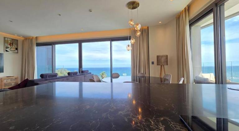 Luxury Seaview Escape 3bd in Limassol Skyscraper — photo 2