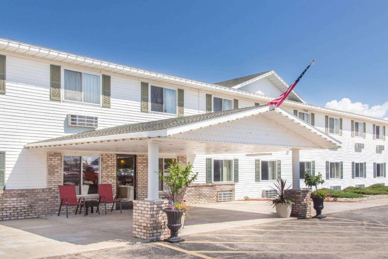 Super 8 By Wyndham Escanaba in Escanaba, MI