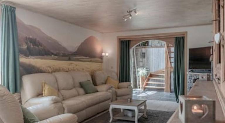 House with hot tub & pool | Pets allowed — photo 2