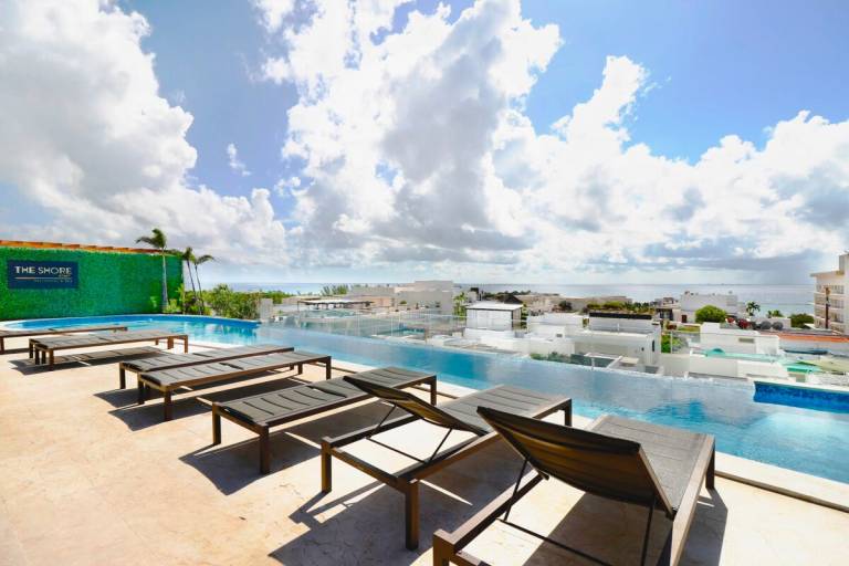 Centrally located 1BR w sea view Rooftop pool