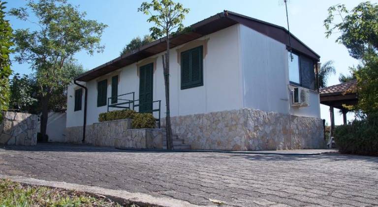 House with 3 rooms for 8 persons in Alezio