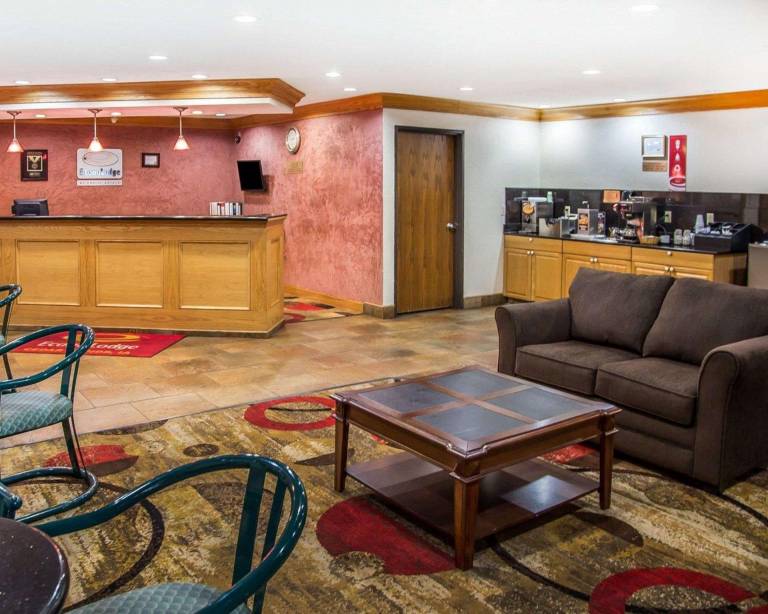 Econo Lodge Cedar Rapids South — photo 5
