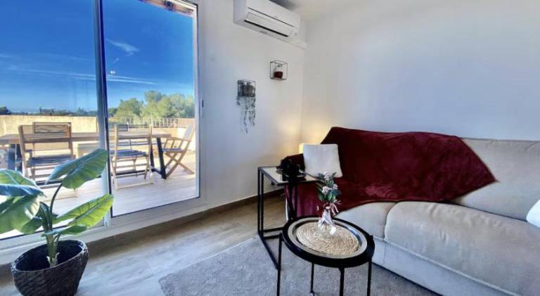 Apartment with patio | Pets are welcome — photo 2