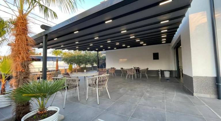 Wonderful serviced apartment with patio & yard | Pet-friendly — photo 2