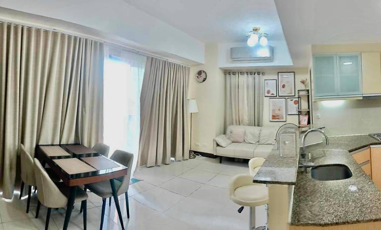 Apartment with yard & pool in Taguig