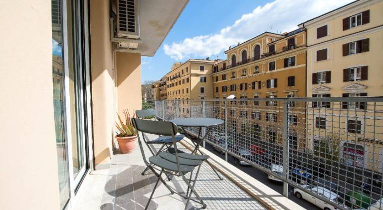Holiday apartment with terrace | Next to Vatican Museums | Perfect for remote work | Pets are welcome — photo 2