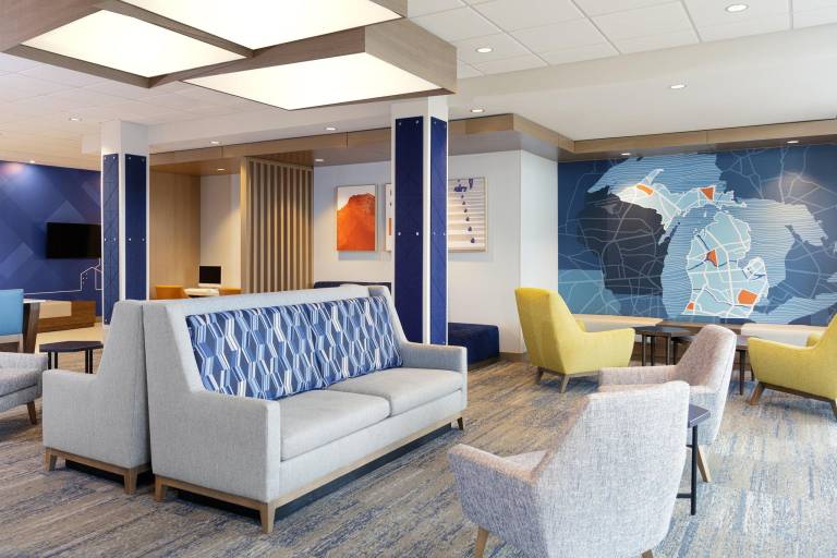 Holiday Inn Express Dallas Market Center By IHG — photo 3