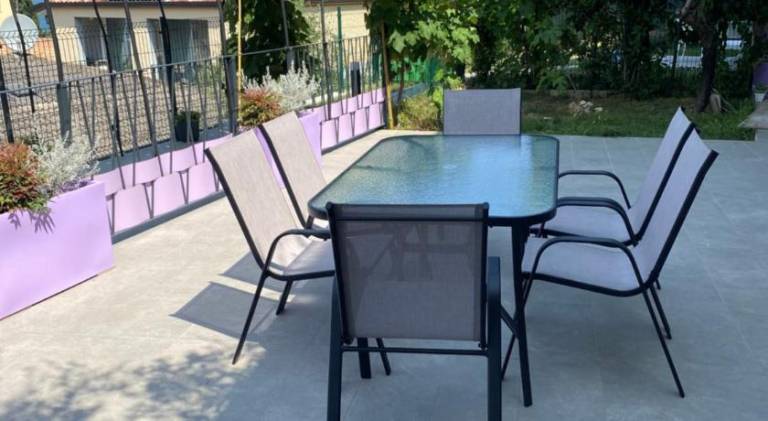 Wonderful holiday apartment with patio, garden & barbeque | Dogs allowed — photo 4