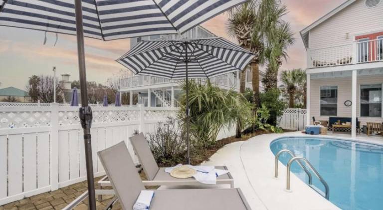 Big vacation home with pool | Pet-friendly — photo 3