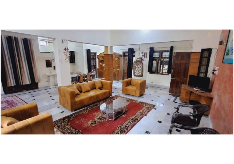 Sharan Homestay Ayodhya dham PH 639,43,4,51,0,8 in Ayodhya