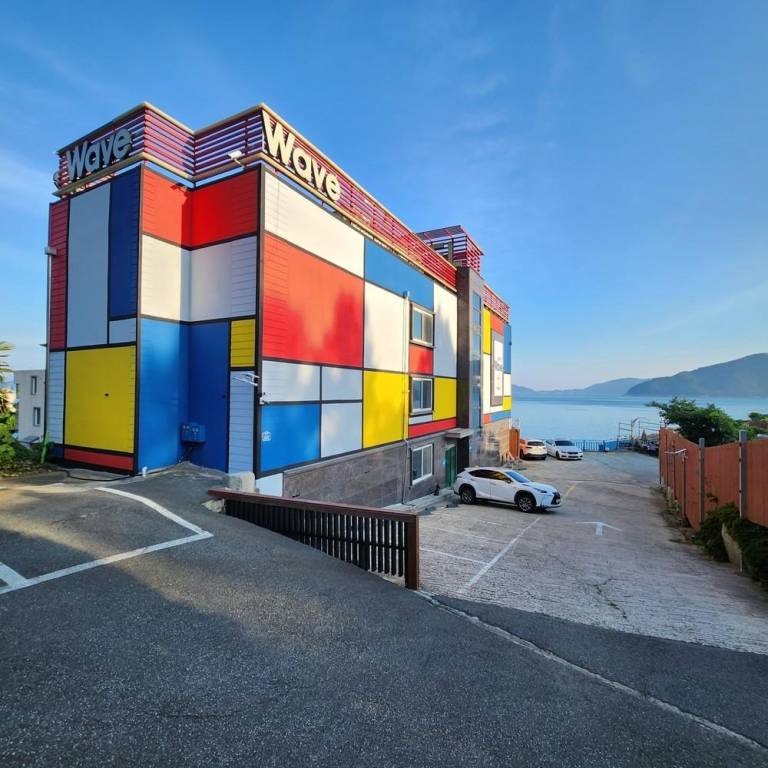 Geojae Wave Hotel and Pension