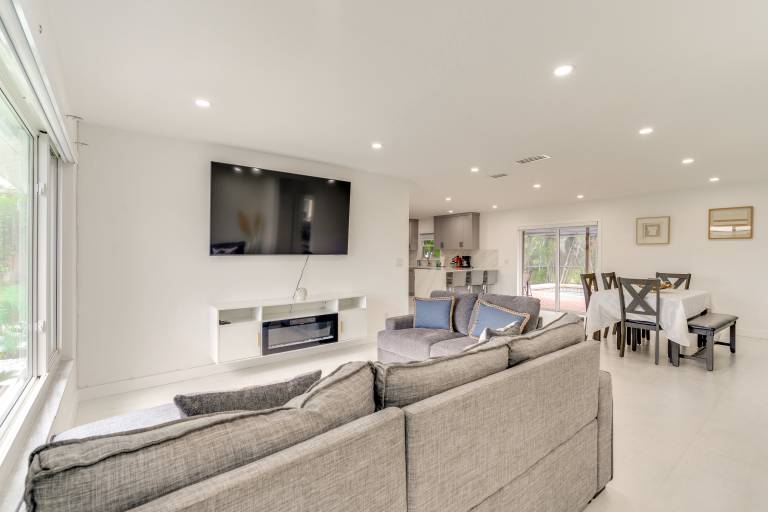 Swim, Golf & Explore: Pet-Friendly Cape Coral Home — photo 4
