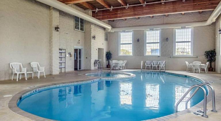 Comfort Inn & Suites Grafton-Cedarburg — photo 4
