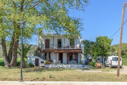Rental apartment with patio & yard | Close to the beach | Pets are welcome — photo 3