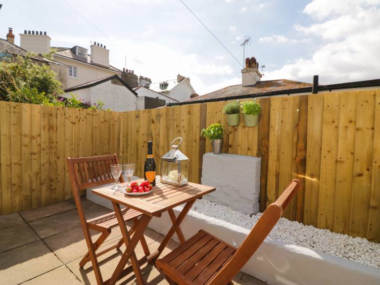 Cottage with garden | Beach view — photo 3