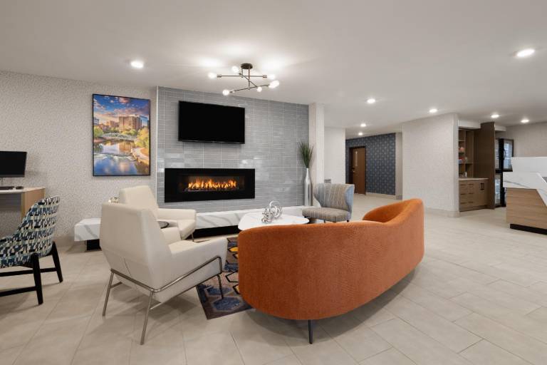 La Quinta Inn & Suites by Wyndham Greenville Woodruff Rd — photo 2