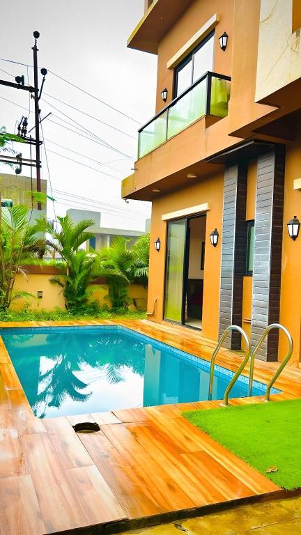 GOGO's Chicago Pool Party Villa in Khandala