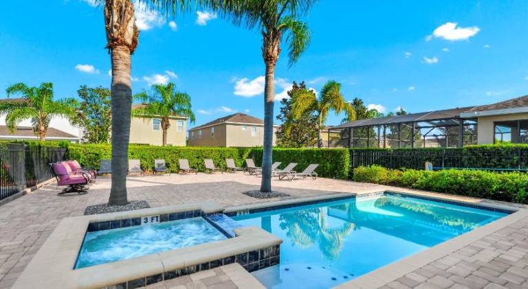 Vacation home with pool & hot tub — photo 4