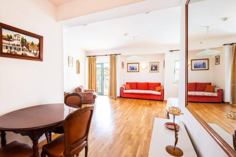 Family-friendly nice apartment with patio, pool & garden | Pets allowed — photo 5