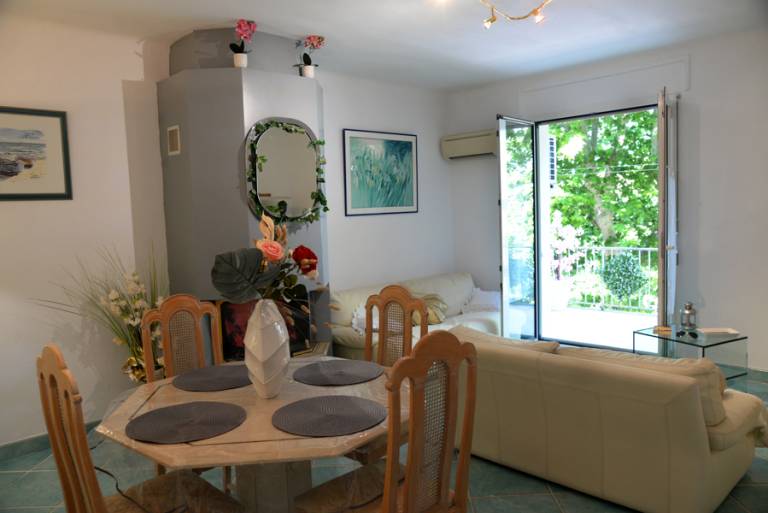 Family-friendly charming holiday apartment with patio | City view | Pet-friendly — photo 2