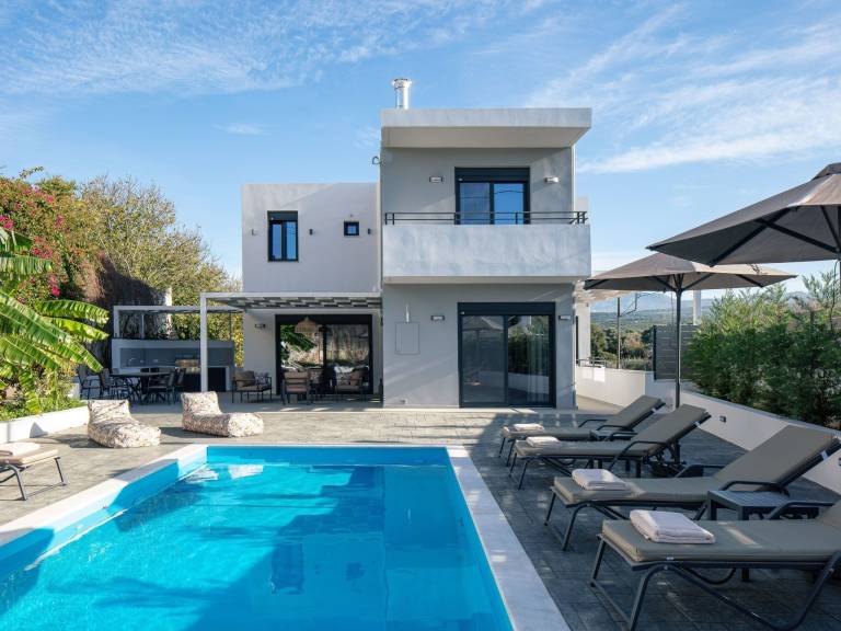 House with barbeque & private pool in Rethymno