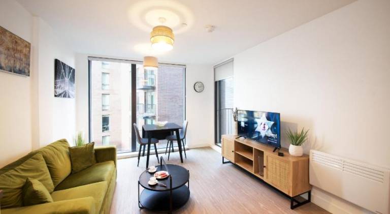 Beautiful rental apartment | Near Museum of Science and Industry | Pets allowed in Salford