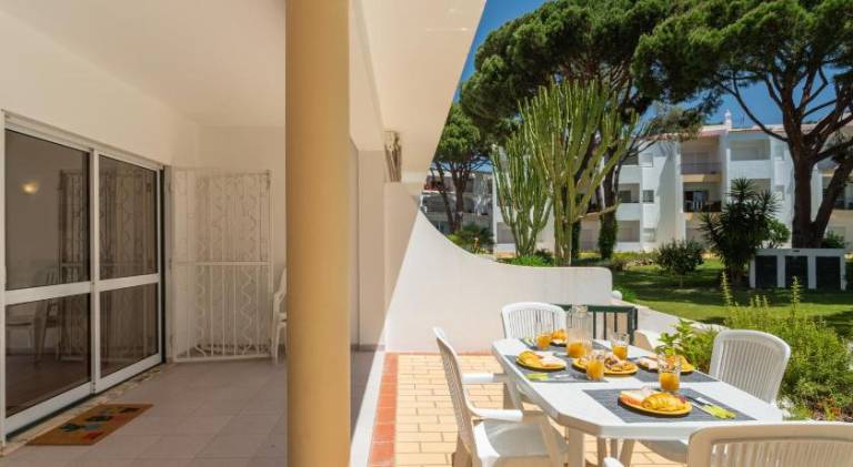 Host Wise - Amazing Sunny Flat - Swimming Pool & Terrace — photo 2