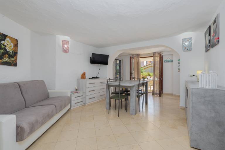 Holiday Home "Appartamento Anna" close to the Beach with Garden, Terrace & Wi-Fi in Golfo Aranci
