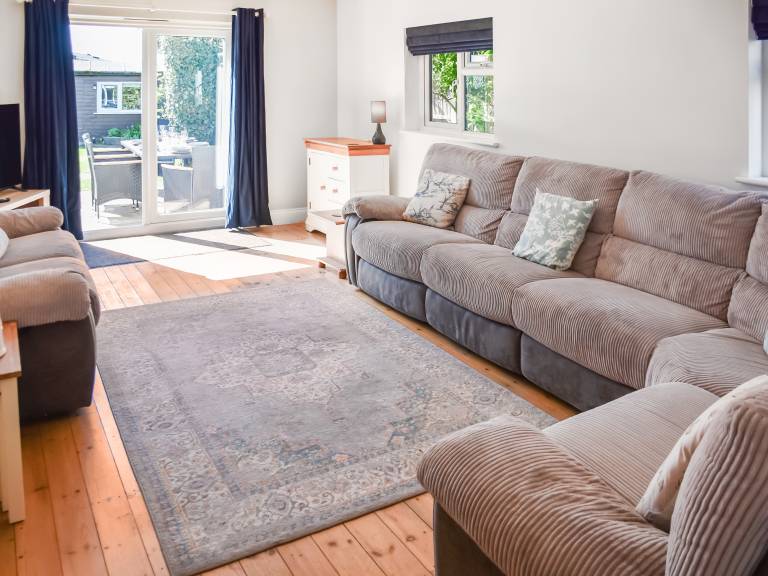 Child-friendly cottage | River view | Beach nearby | Pets are welcome — photo 2