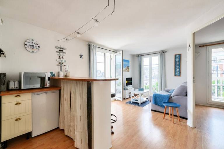 Rental apartment with patio — photo 4