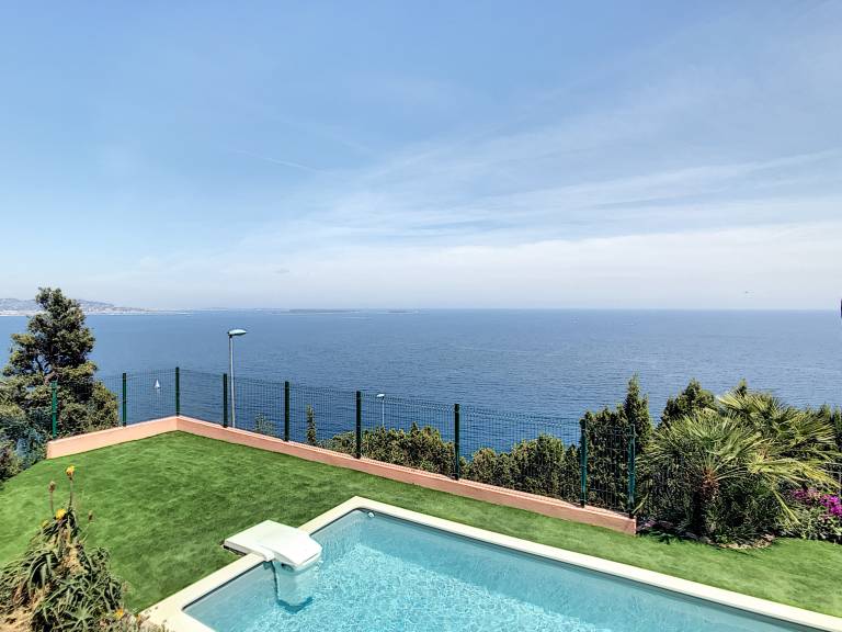 Fully equipped lovely villa with private pool, patio & barbecue | Close to the beach | Pets allowed — photo 4