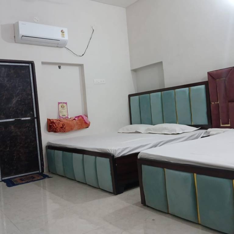 JVR Home Stay in Tola