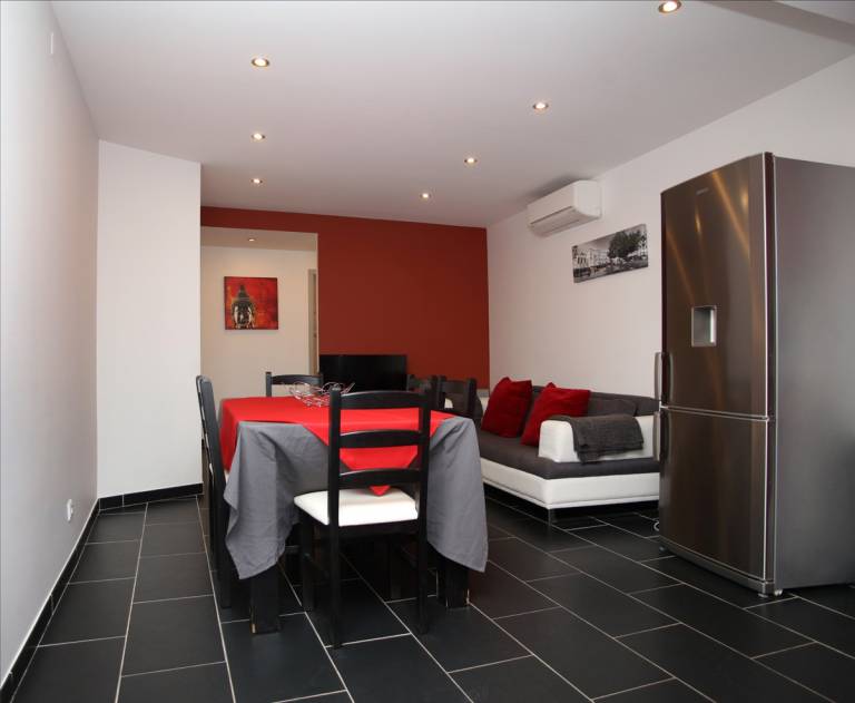 Fully equipped charming rental apartment with garden, barbecue & patio | Beach nearby | Dogs allowed — photo 2