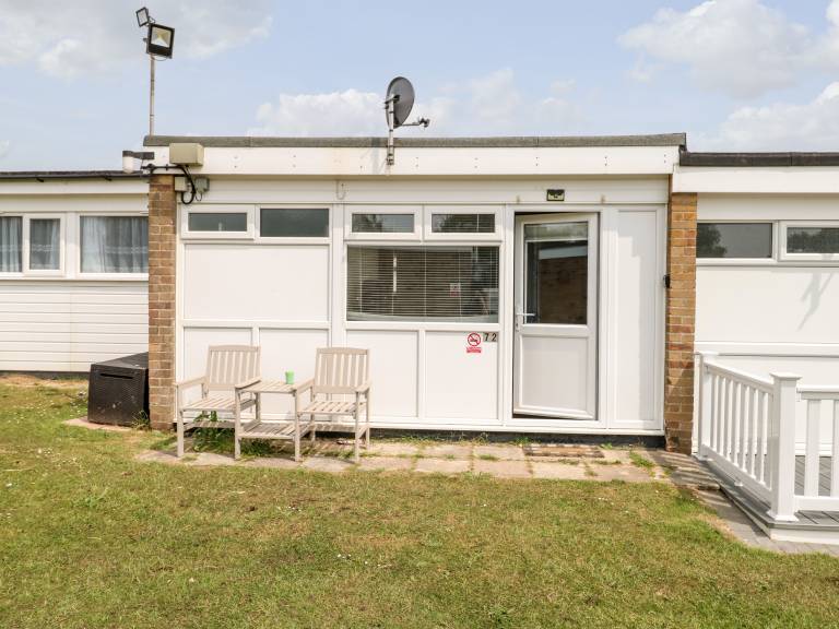 Cottage with yard | Beach view in Great Yarmouth